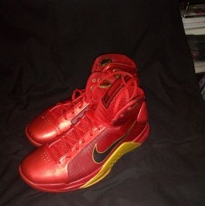 Men's Nike Hyperdunk-- SIZE 9-